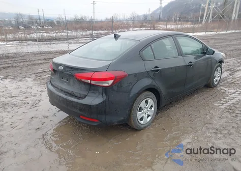 2018 Kia Forte Lx z USA, uszkodzony, nr VIN 3KPFK4A74JE283552